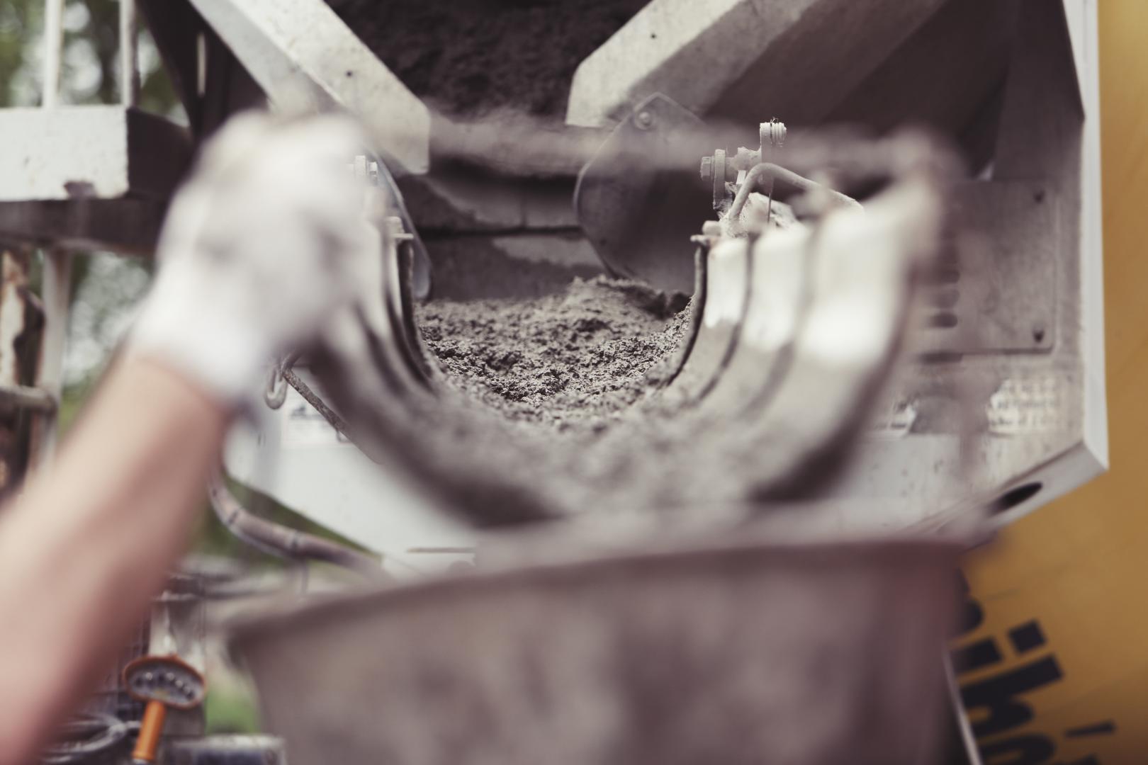 Betonarea &icirc;n sezonul rece; cum protejezi structura