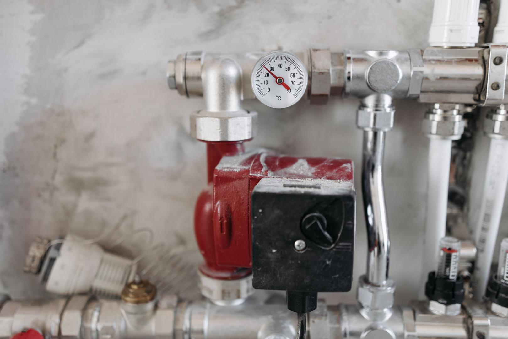 Boiler cu pompă de căldură; c&acirc;nd este mai eficient dec&acirc;t un boiler electric clasic
