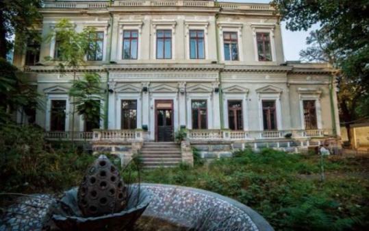 Palatul Chrisoveloni-Cantacuzino scos la mezat pentru 3 milioane de euro